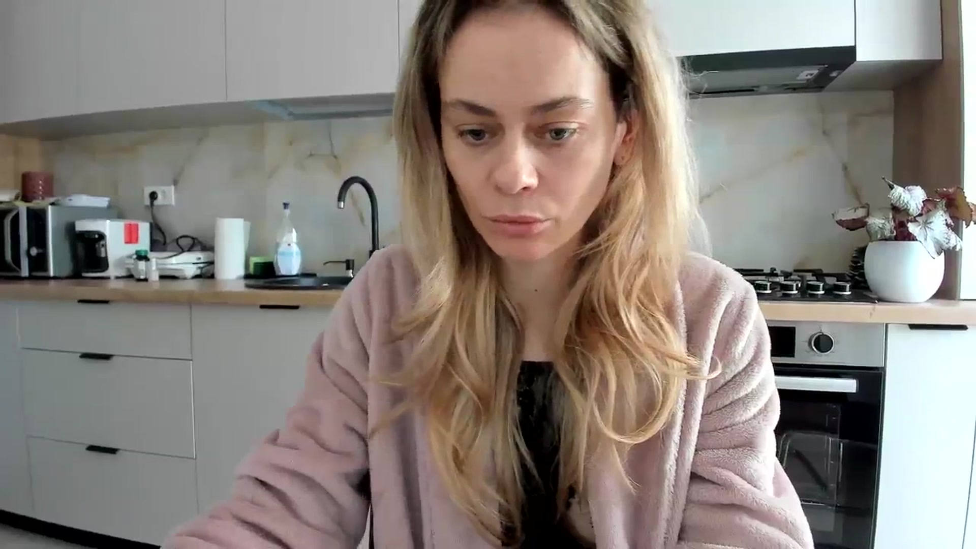 Gallery image thumbnail from DebbyPaige's myfreecams stream on, 02/20/2024, 09:49 image 6 of 20