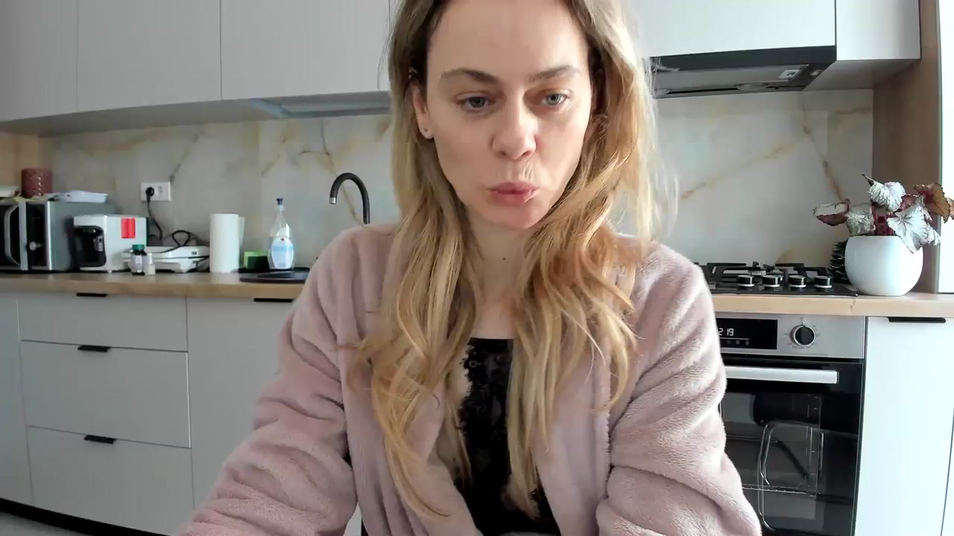 Gallery image thumbnail from DebbyPaige's myfreecams stream on, 02/20/2024, 09:49 image 9 of 20