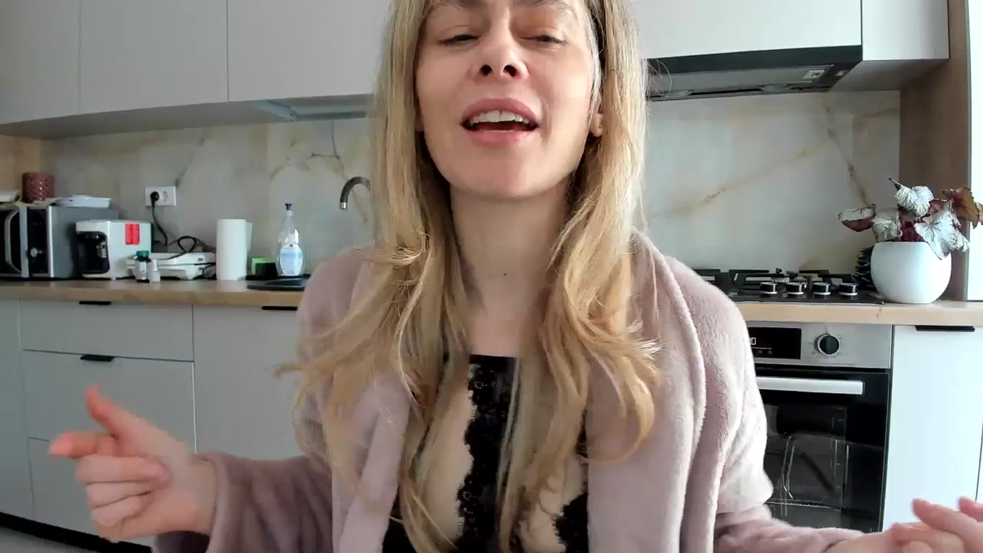 Gallery image thumbnail from DebbyPaige's myfreecams stream on, 02/20/2024, 09:49 image 18 of 20