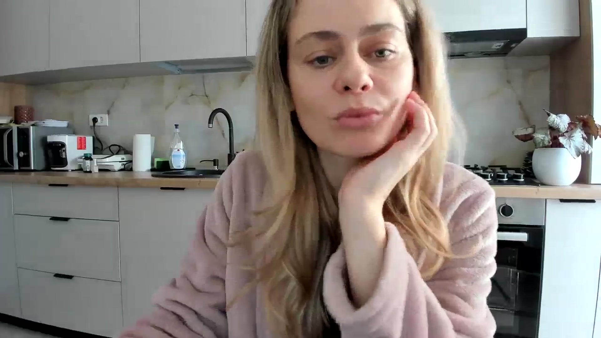 Gallery image thumbnail from DebbyPaige's myfreecams stream on, 02/20/2024, 09:49 image 5 of 20