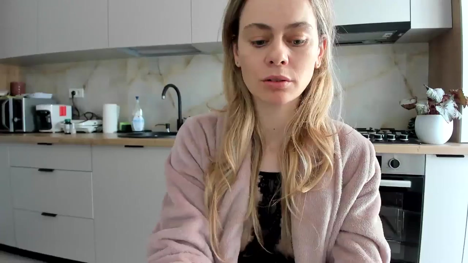 Gallery image thumbnail from DebbyPaige's myfreecams stream on, 02/20/2024, 09:49 image 10 of 20