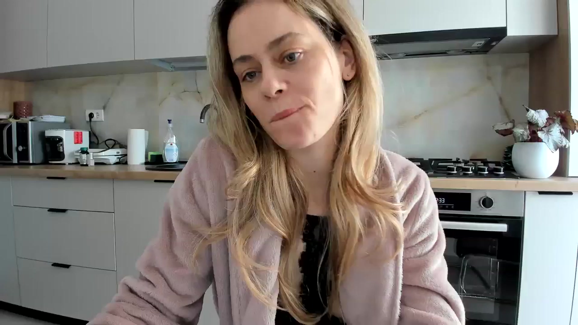 Gallery image thumbnail from DebbyPaige's myfreecams stream on, 02/20/2024, 09:49 image 15 of 20