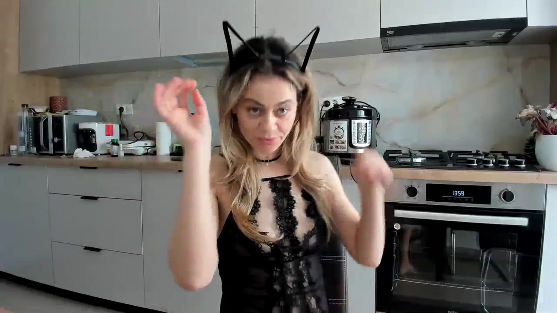 Gallery image thumbnail from DebbyPaige's myfreecams stream on, 02/20/2024, 11:32 image 10 of 20