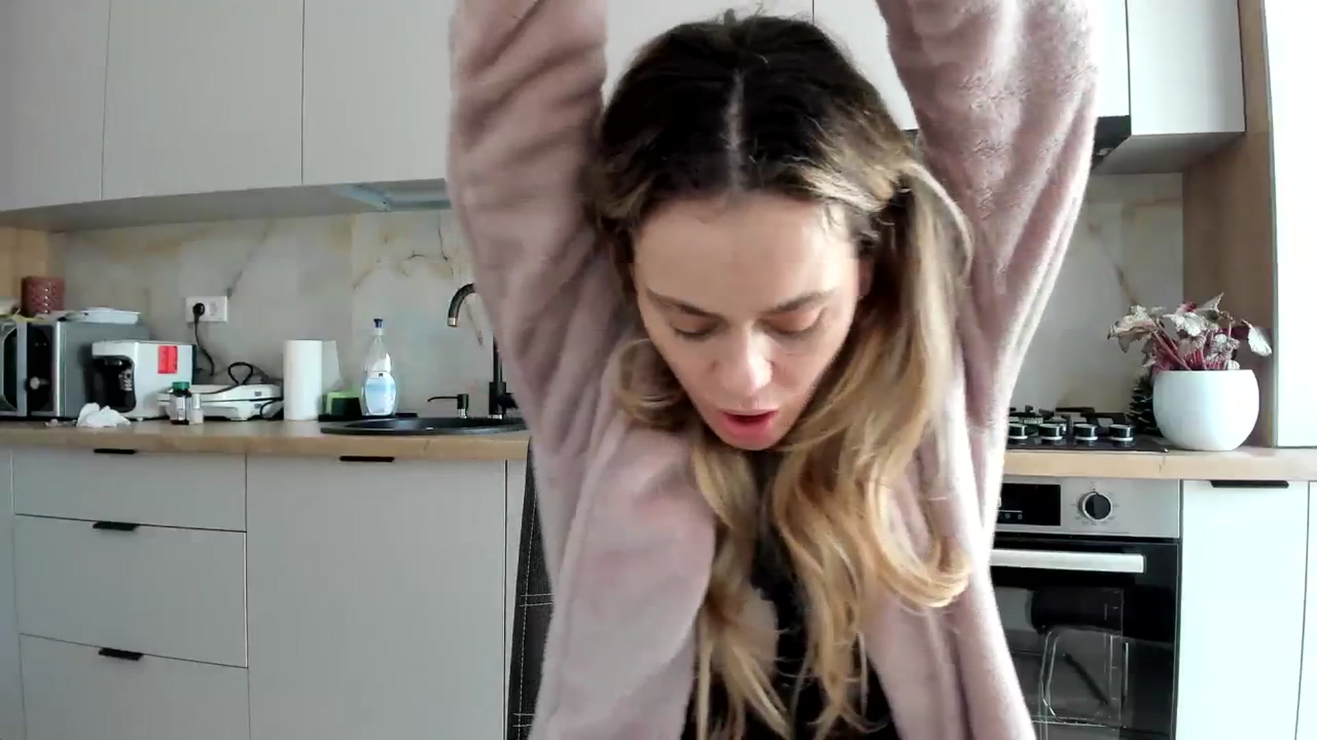 Gallery image thumbnail from DebbyPaige's myfreecams stream on, 02/20/2024, 11:32 image 4 of 20