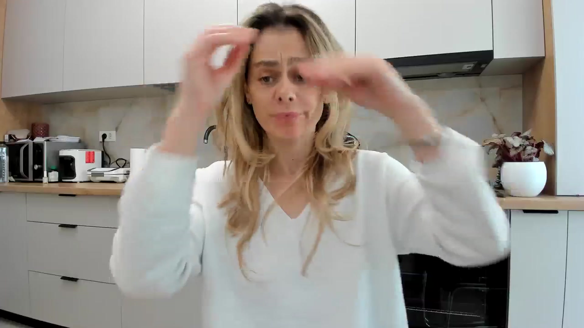 Gallery image thumbnail from DebbyPaige's myfreecams stream on, 02/20/2024, 14:16 image 4 of 20