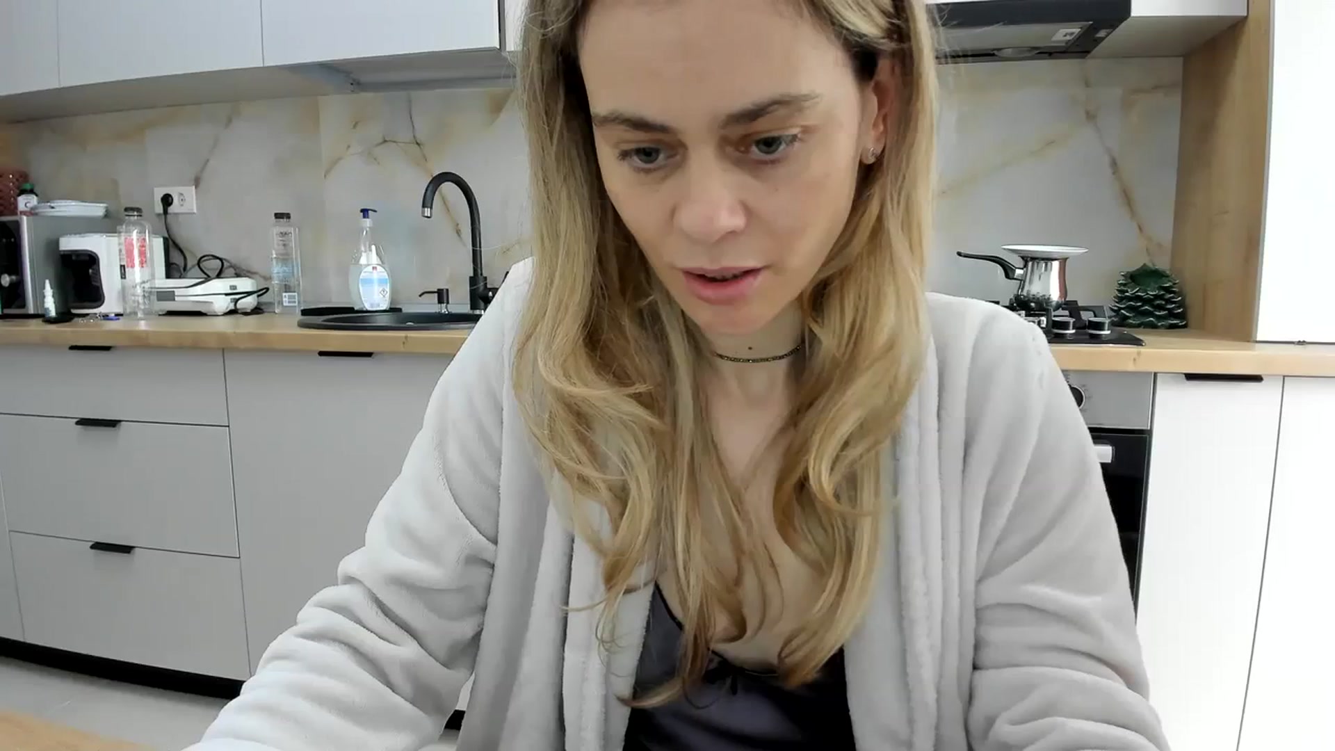 Gallery image thumbnail from DebbyPaige's myfreecams stream on, 02/21/2024, 09:59 image 12 of 20