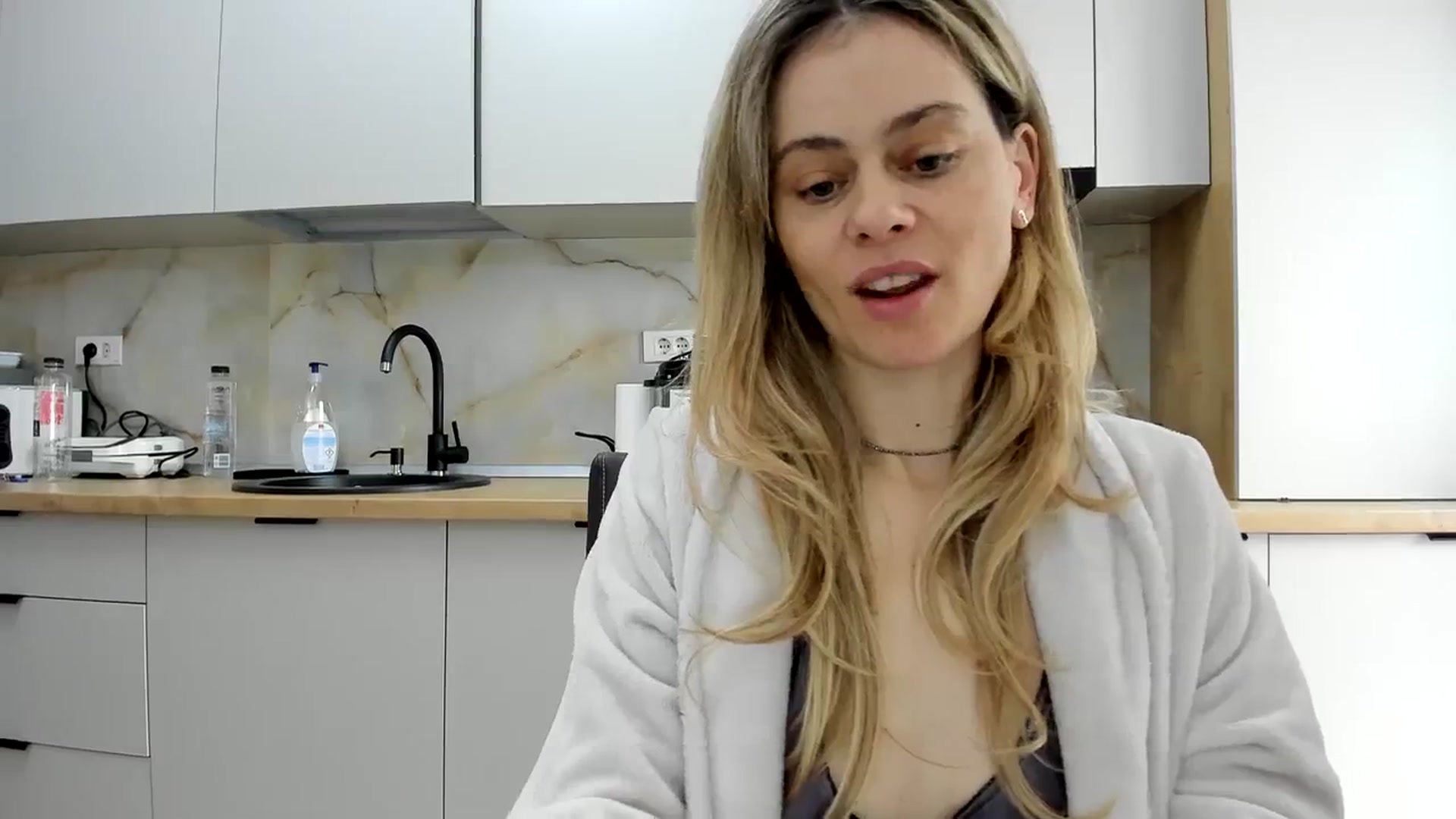 Gallery image thumbnail from DebbyPaige's myfreecams stream on, 02/21/2024, 09:59 image 3 of 20