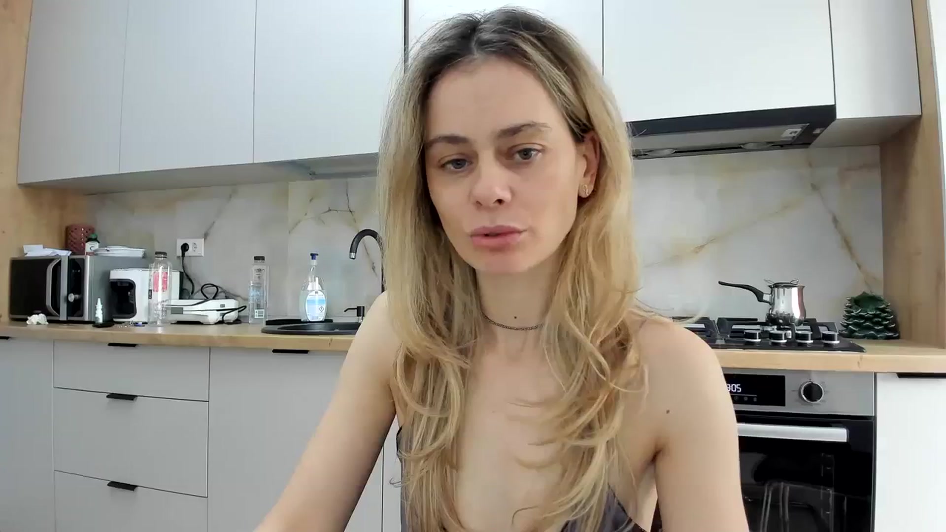 Gallery image thumbnail from DebbyPaige's myfreecams stream on, 02/21/2024, 10:17 image 4 of 20