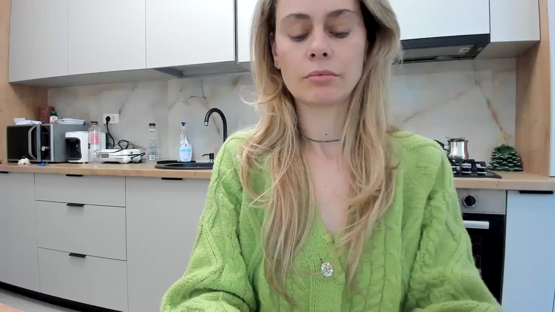 Gallery image thumbnail from DebbyPaige's myfreecams stream on, 02/21/2024, 16:06 image 6 of 20
