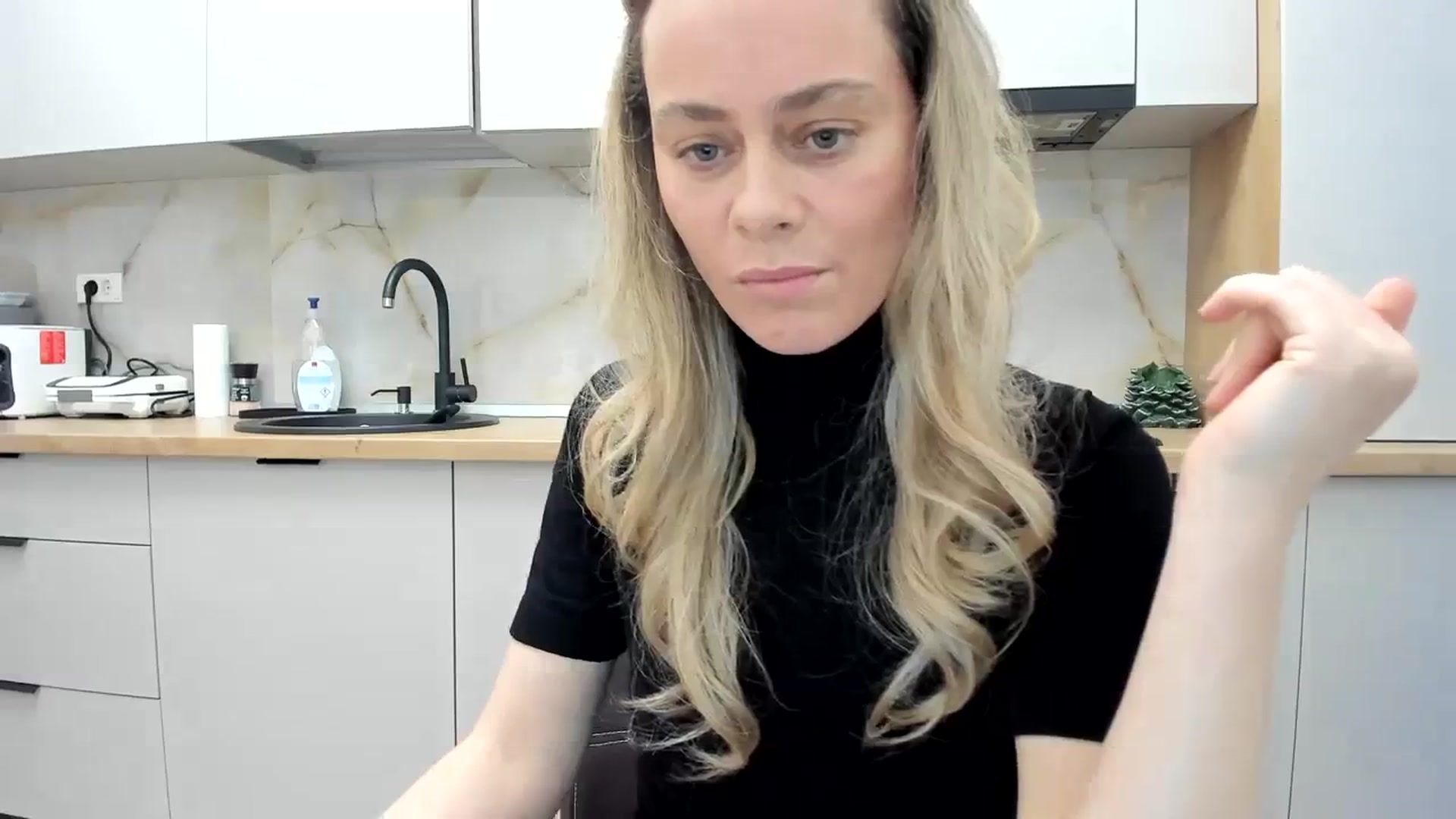 Gallery image thumbnail from DebbyPaige's myfreecams stream on, 02/23/2024, 16:17 image 14 of 20