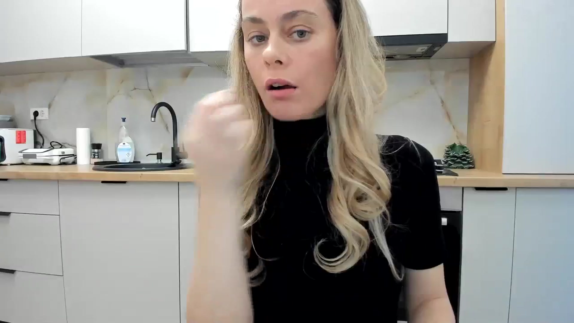 Gallery image thumbnail from DebbyPaige's myfreecams stream on, 02/23/2024, 16:17 image 10 of 20