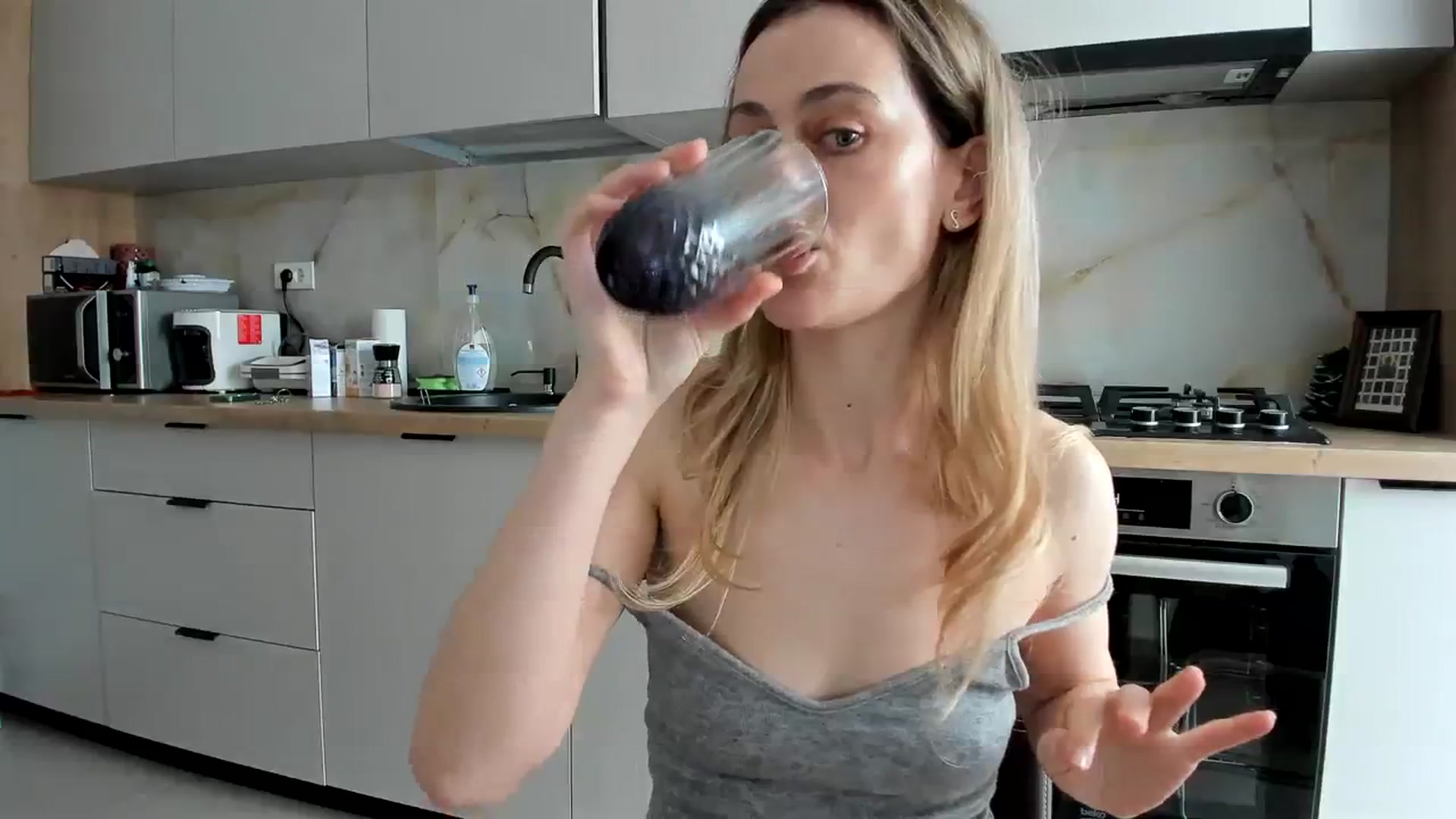 Gallery image thumbnail from DebbyPaige's myfreecams stream on, 02/26/2024, 12:34 image 18 of 20