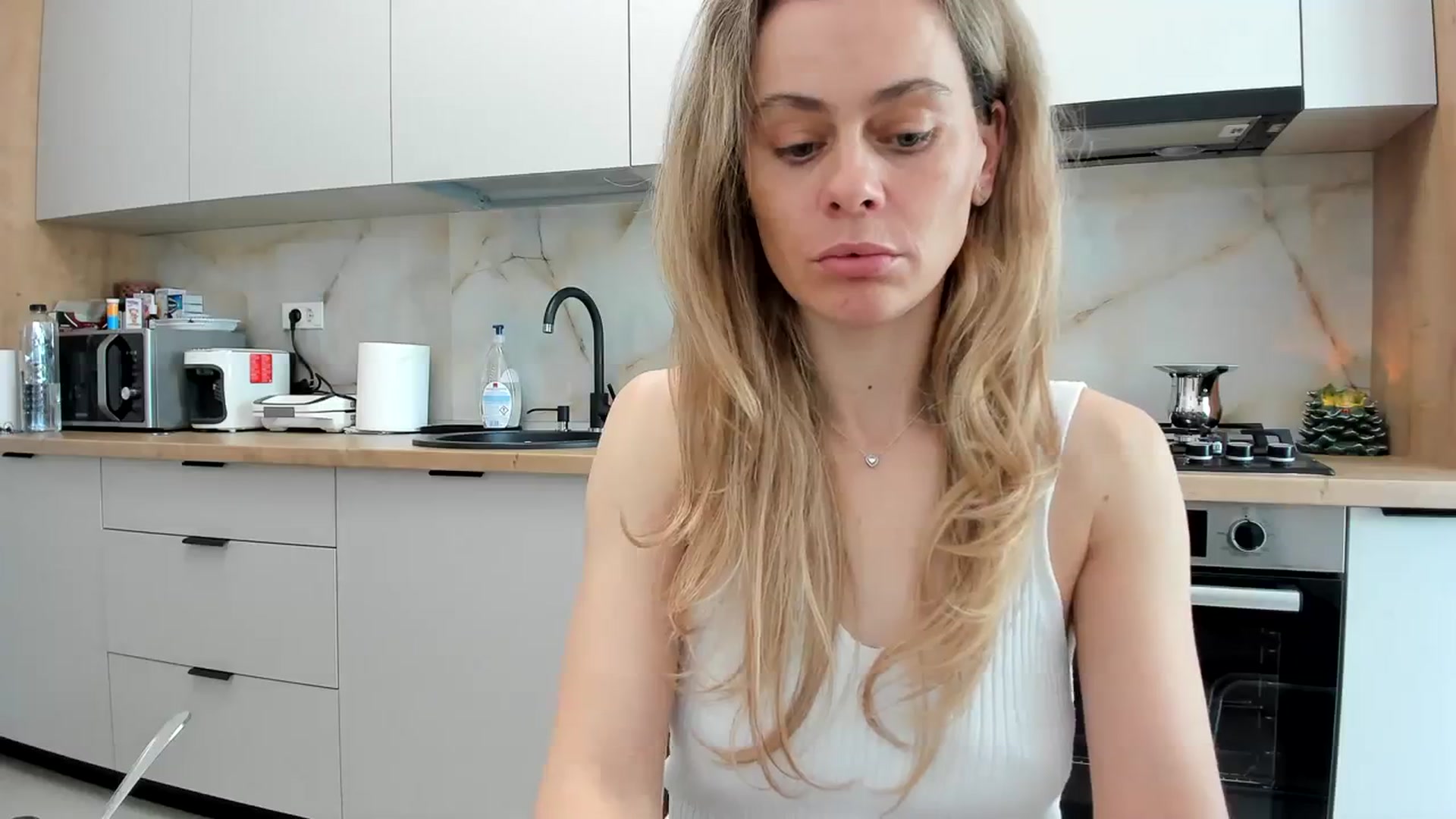 Gallery image thumbnail from DebbyPaige's myfreecams stream on, 02/27/2024, 12:28 image 5 of 20