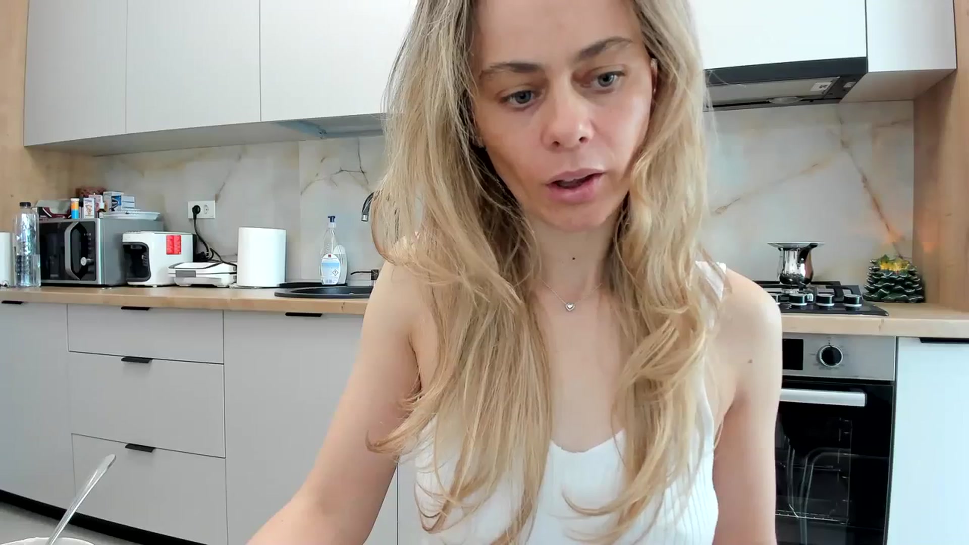 Gallery image thumbnail from DebbyPaige's myfreecams stream on, 02/27/2024, 12:28 image 7 of 20