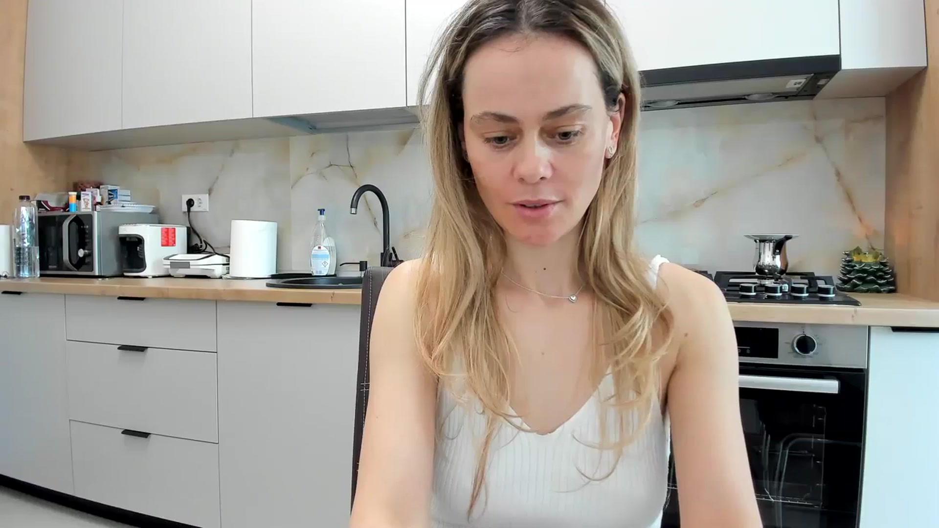 Gallery image thumbnail from DebbyPaige's myfreecams stream on, 02/27/2024, 12:28 image 17 of 20