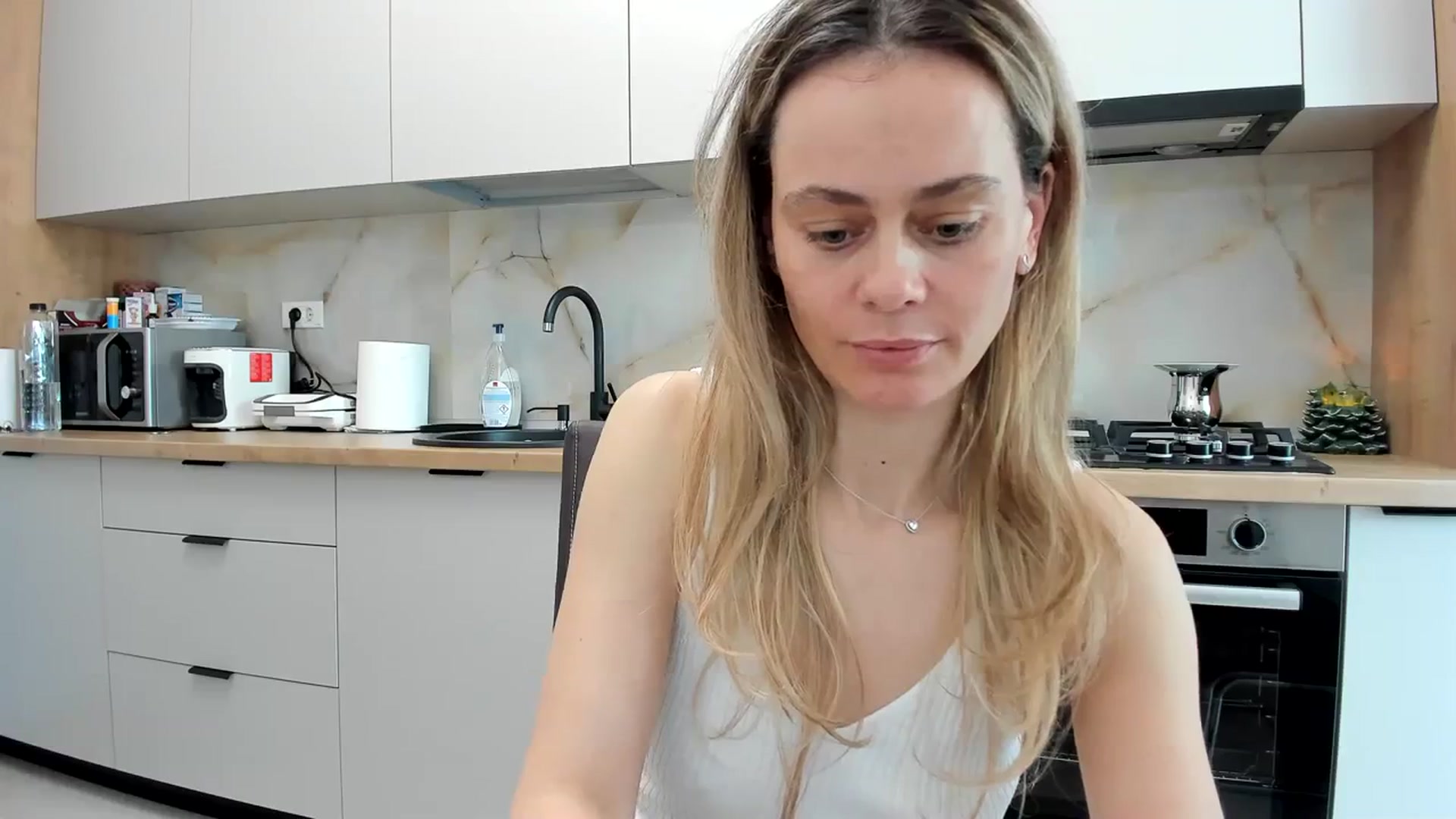 Gallery image thumbnail from DebbyPaige's myfreecams stream on, 02/27/2024, 12:28 image 18 of 20