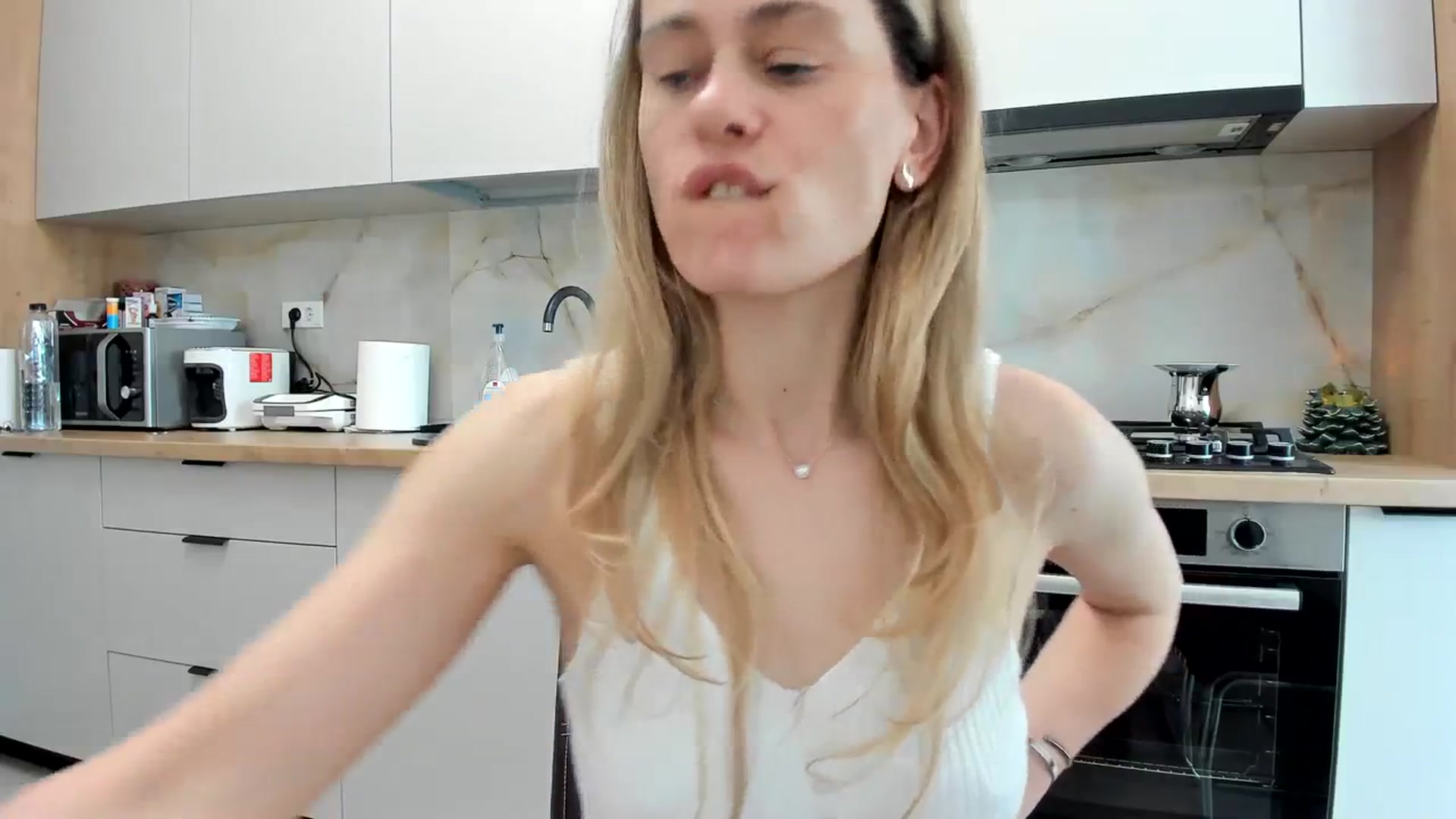 Gallery image thumbnail from DebbyPaige's myfreecams stream on, 02/27/2024, 12:28 image 20 of 20