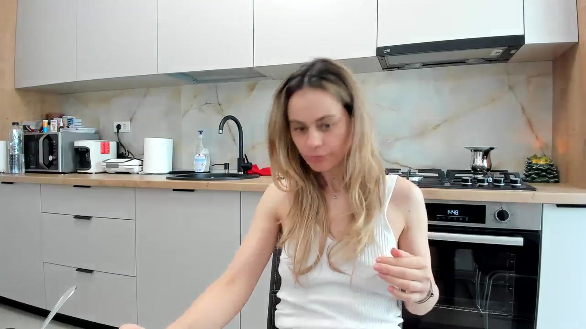 Gallery image thumbnail from DebbyPaige's myfreecams stream on, 02/27/2024, 12:28 image 4 of 20