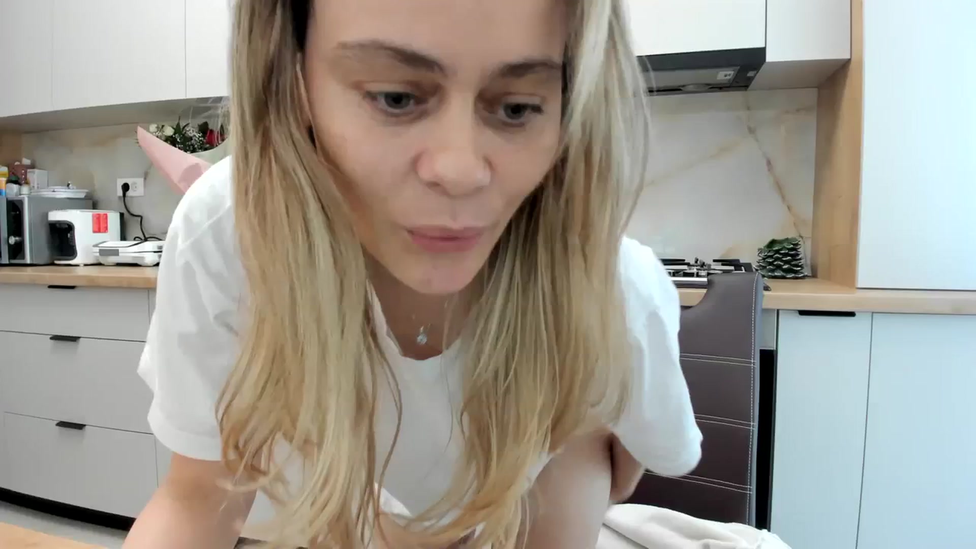 Gallery image thumbnail from DebbyPaige's myfreecams stream on, 03/04/2024, 15:33 image 13 of 20