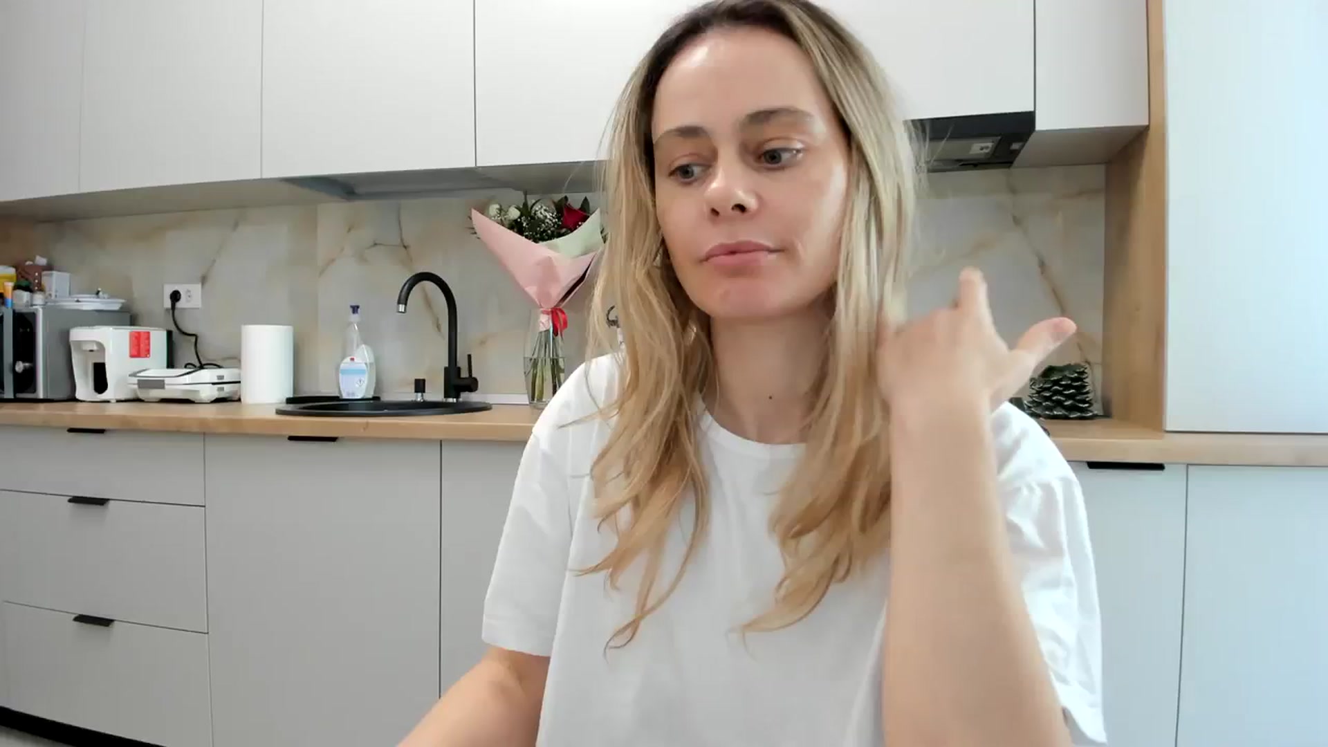 Gallery image thumbnail from DebbyPaige's myfreecams stream on, 03/04/2024, 15:33 image 1 of 20