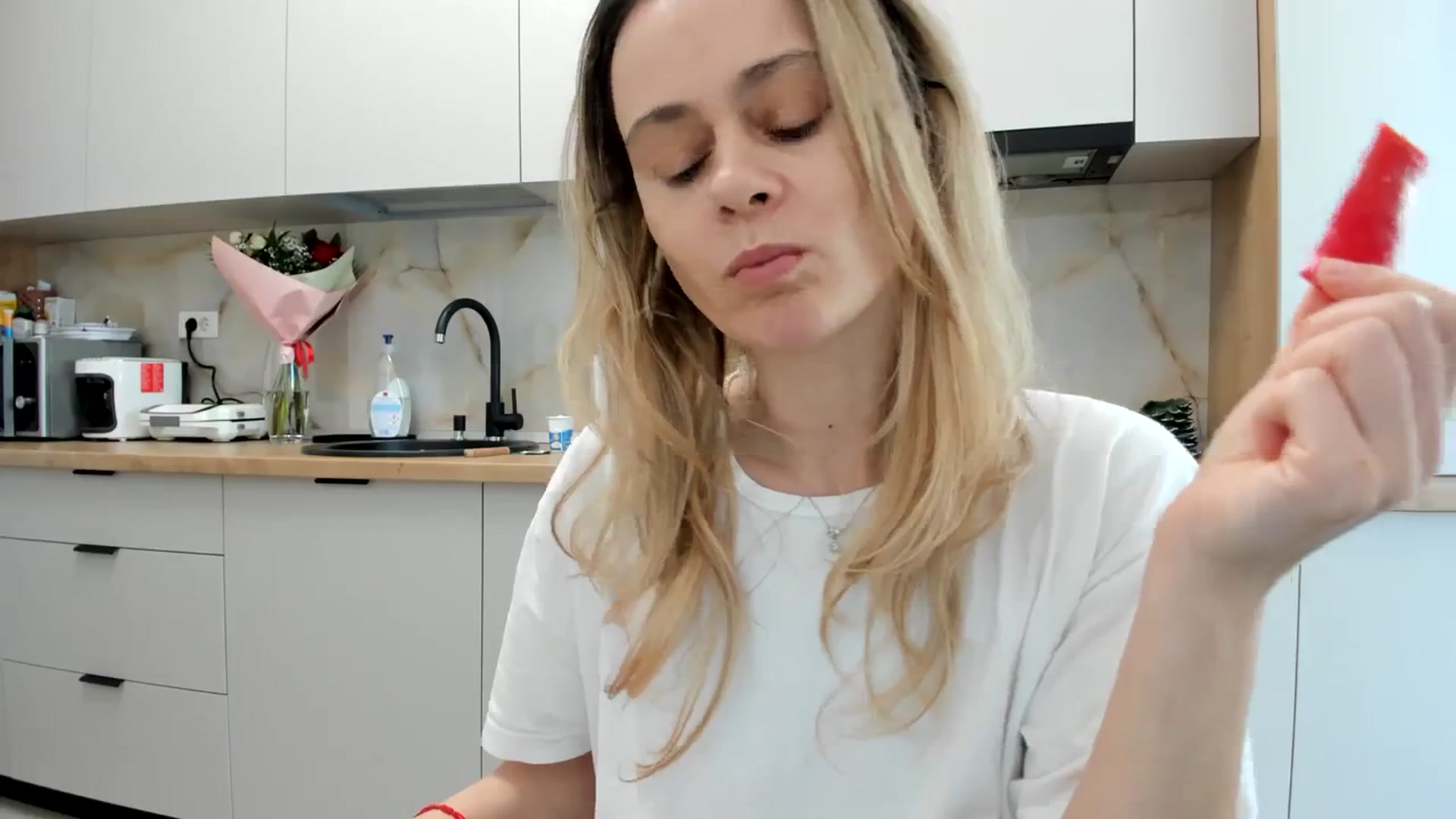 Gallery image thumbnail from DebbyPaige's myfreecams stream on, 03/04/2024, 15:33 image 3 of 20