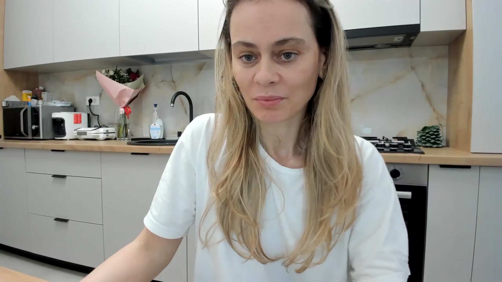 Gallery image thumbnail from DebbyPaige's myfreecams stream on, 03/04/2024, 16:19 image 5 of 20