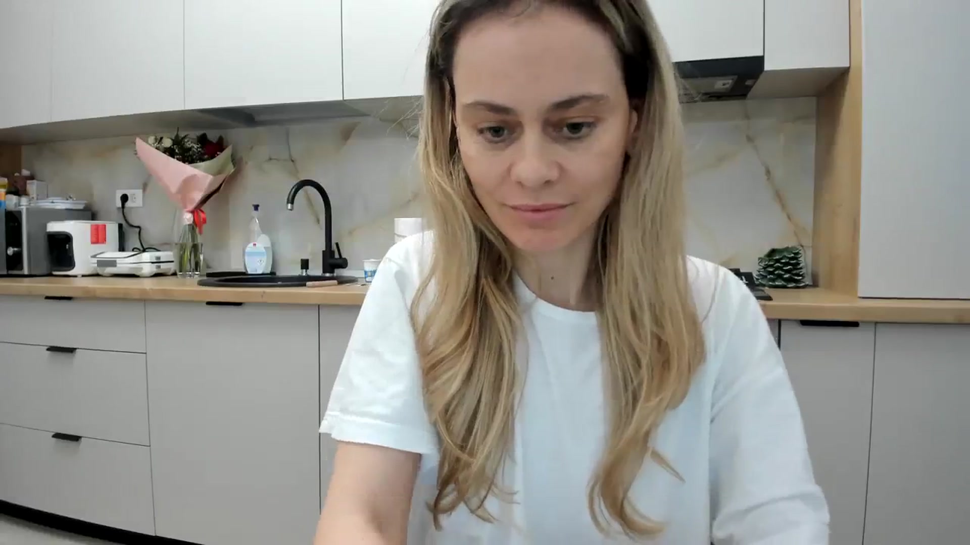 Gallery image thumbnail from DebbyPaige's myfreecams stream on, 03/04/2024, 16:19 image 16 of 20