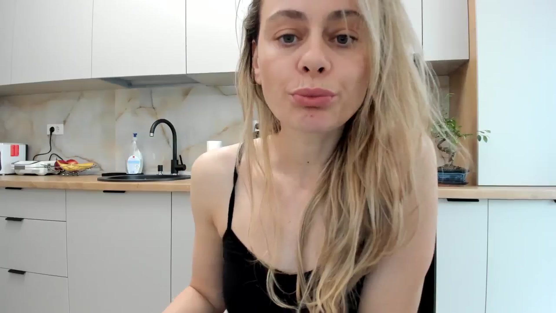 Gallery image thumbnail from DebbyPaige's myfreecams stream on, 03/11/2024, 14:22 image 2 of 20