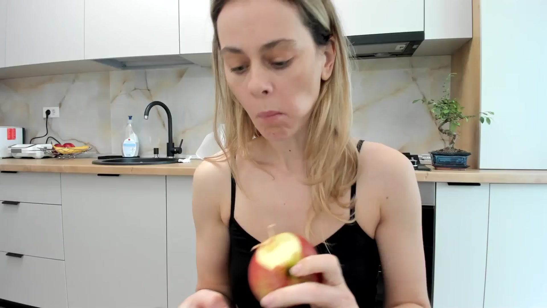 Gallery image thumbnail from DebbyPaige's myfreecams stream on, 03/11/2024, 14:22 image 11 of 20