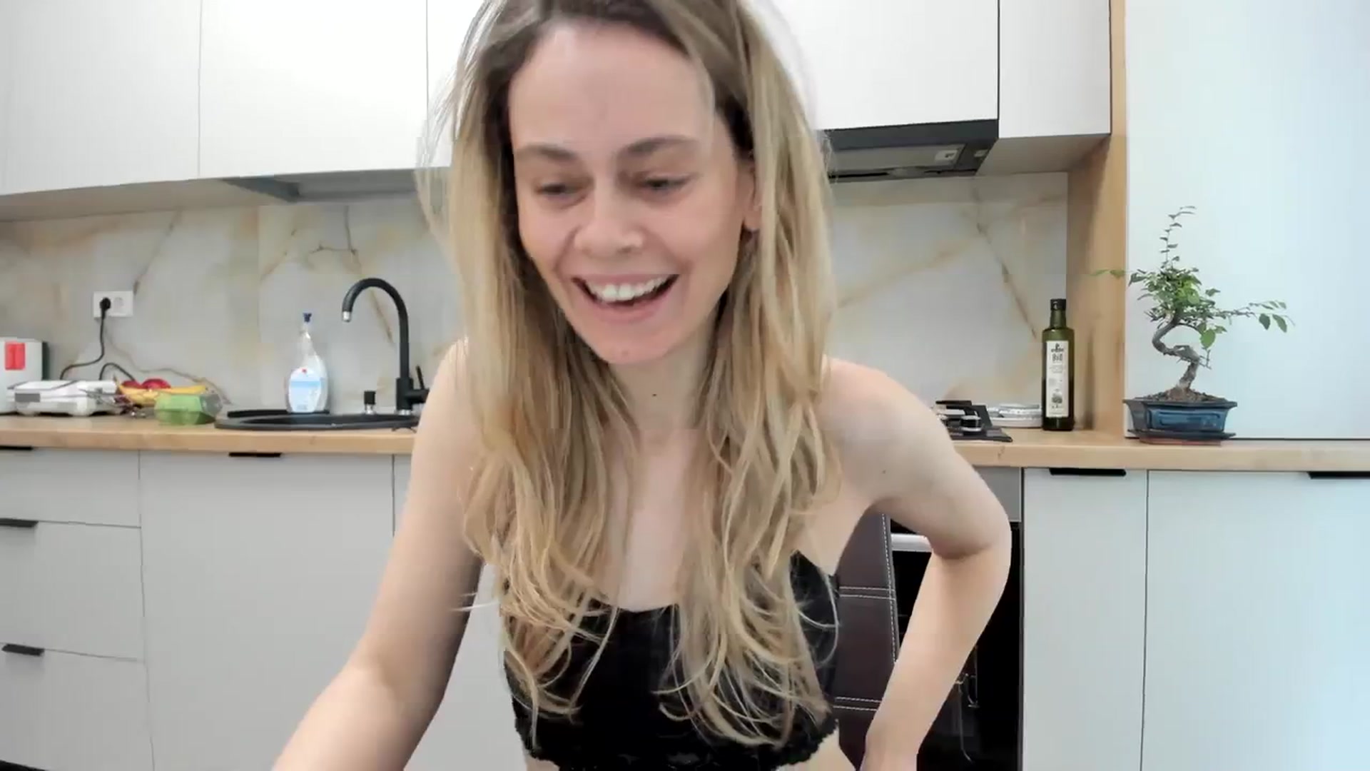 Gallery image thumbnail from DebbyPaige's myfreecams stream on, 03/11/2024, 15:04 image 17 of 20