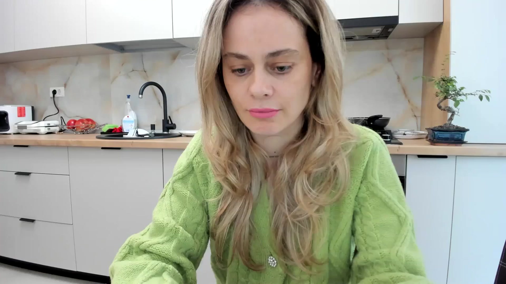 Gallery image thumbnail from DebbyPaige's myfreecams stream on, 03/13/2024, 14:33 image 13 of 20