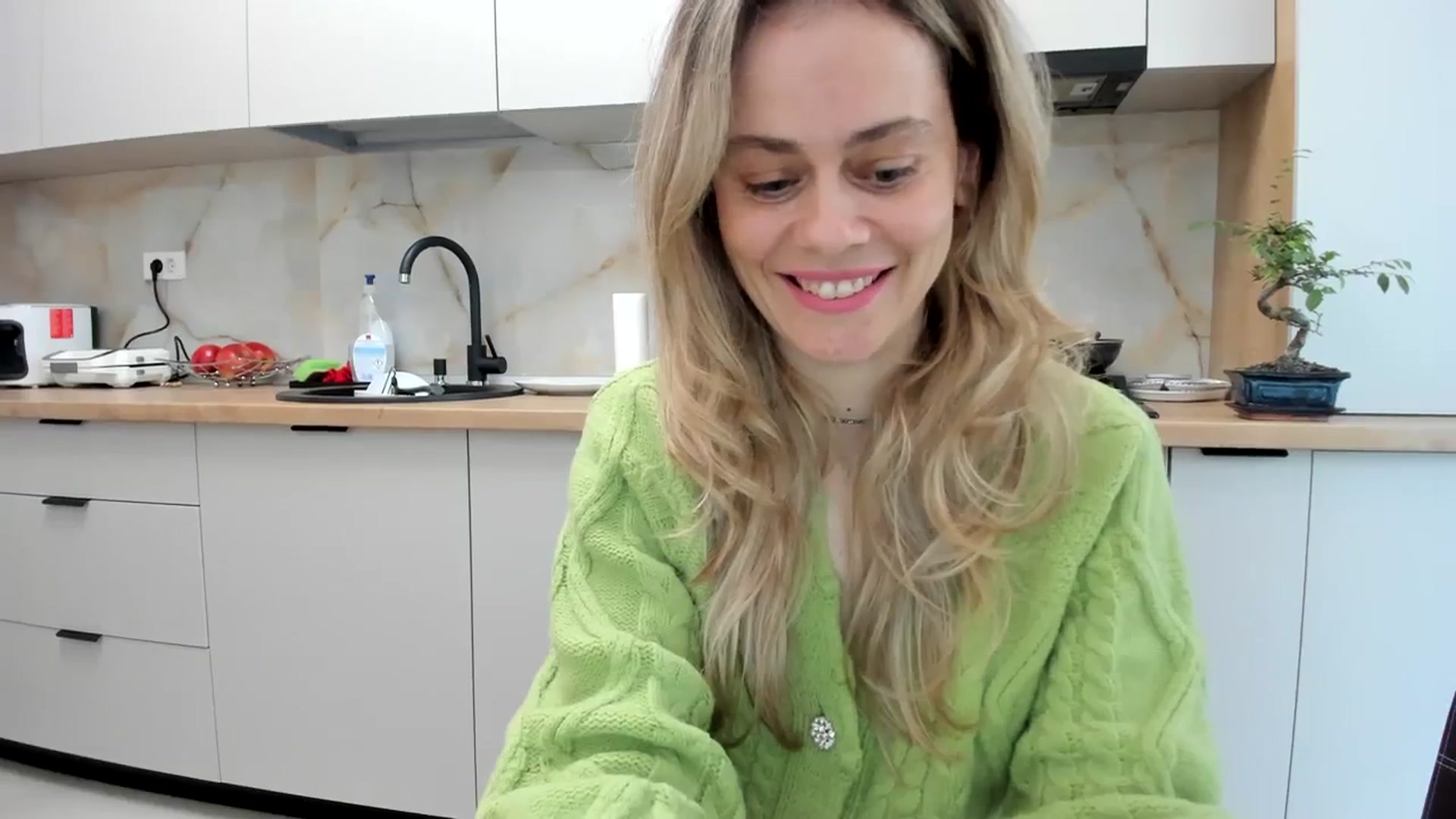 Gallery image thumbnail from DebbyPaige's myfreecams stream on, 03/13/2024, 14:33 image 11 of 20
