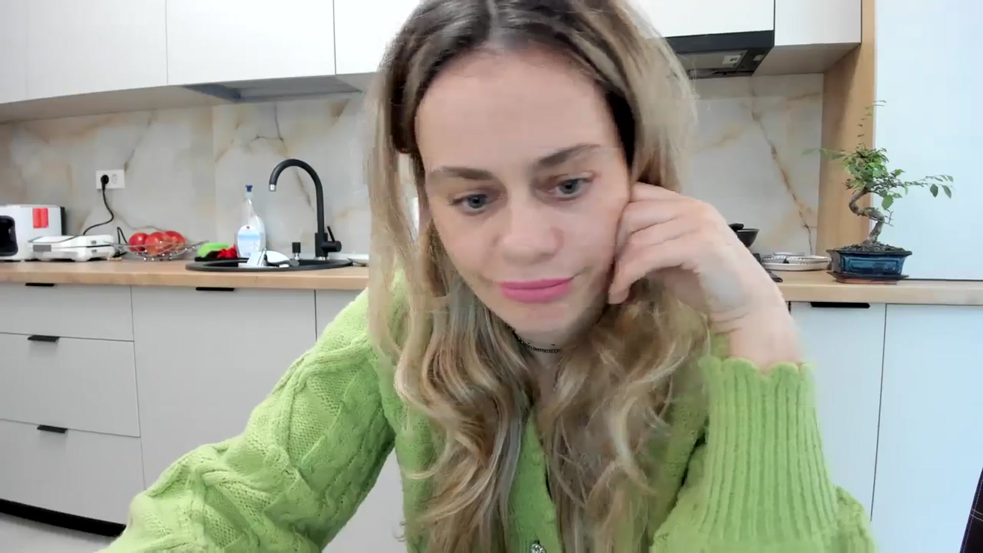 Gallery image thumbnail from DebbyPaige's myfreecams stream on, 03/13/2024, 14:33 image 19 of 20