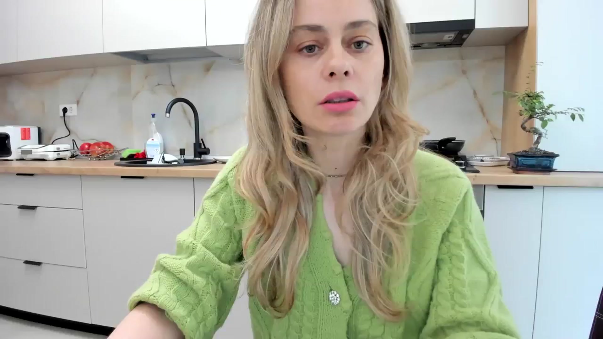 Gallery image thumbnail from DebbyPaige's myfreecams stream on, 03/13/2024, 14:33 image 1 of 20