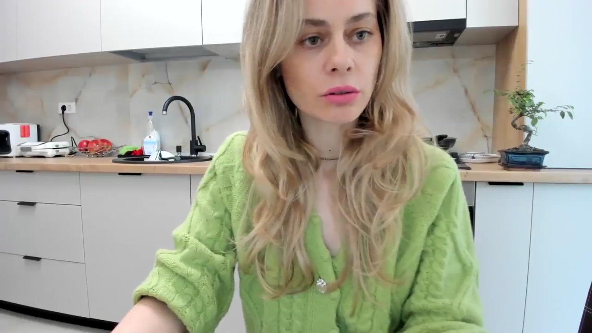 Gallery image thumbnail from DebbyPaige's myfreecams stream on, 03/13/2024, 14:33 image 5 of 20