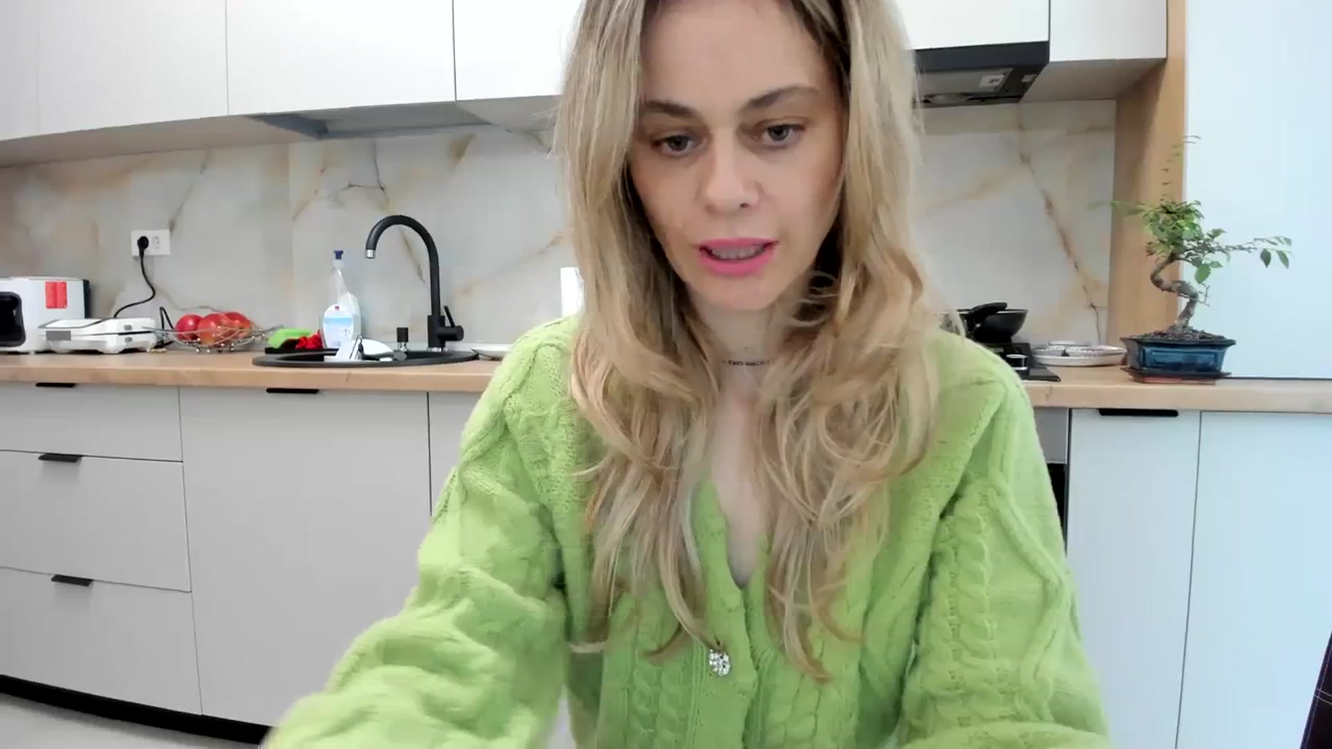 Gallery image thumbnail from DebbyPaige's myfreecams stream on, 03/13/2024, 14:33 image 7 of 20