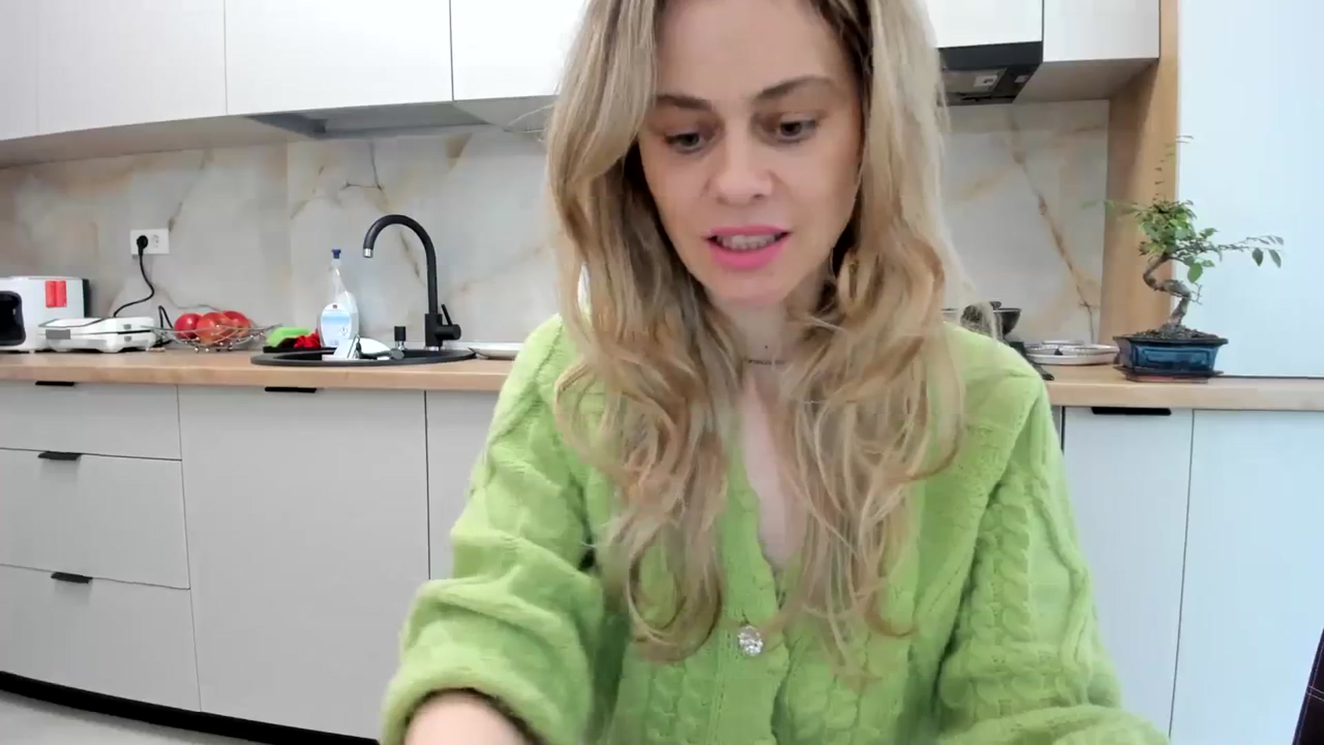 Gallery image thumbnail from DebbyPaige's myfreecams stream on, 03/13/2024, 14:33 image 3 of 20