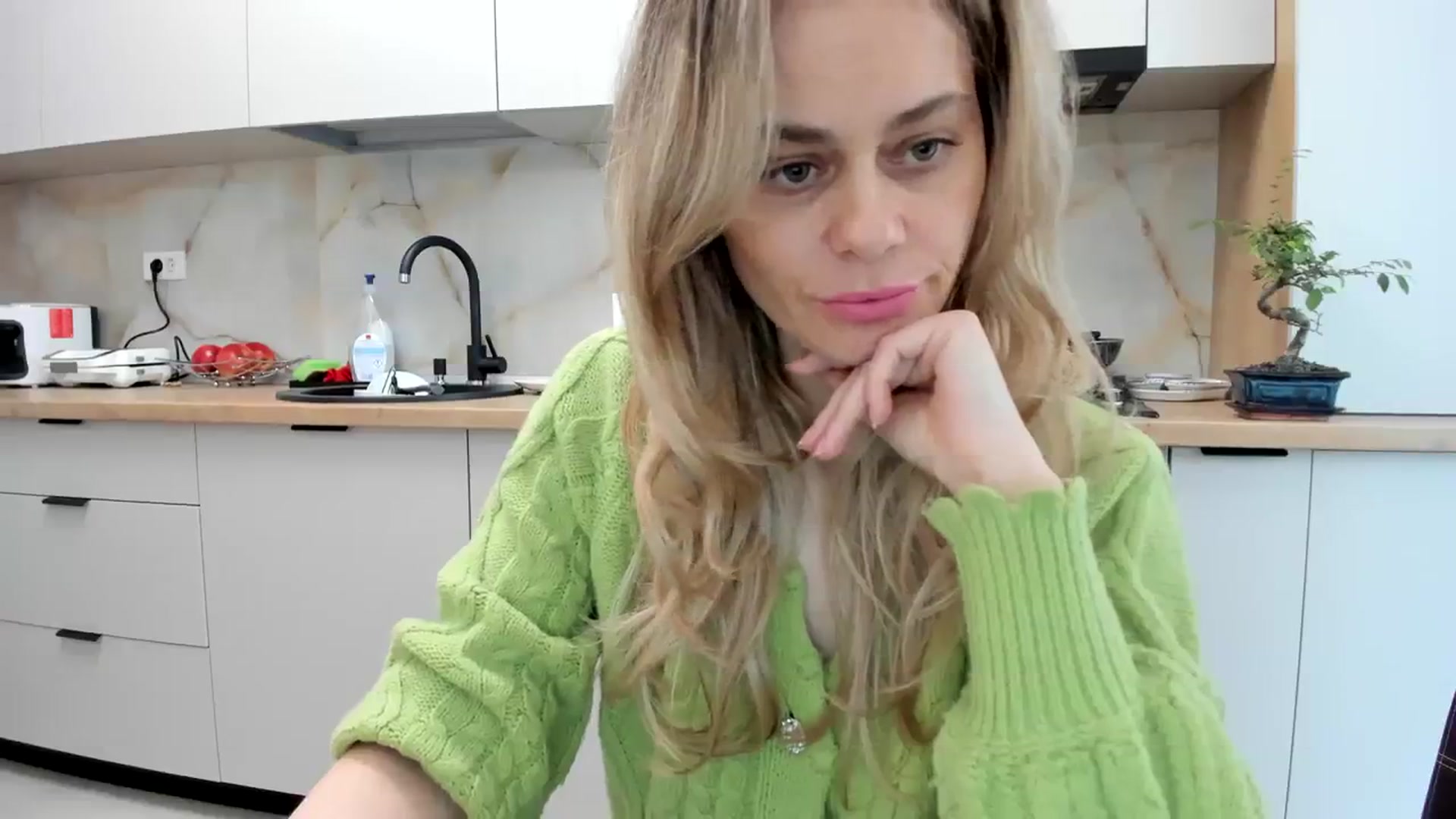 Gallery image thumbnail from DebbyPaige's myfreecams stream on, 03/13/2024, 14:33 image 4 of 20