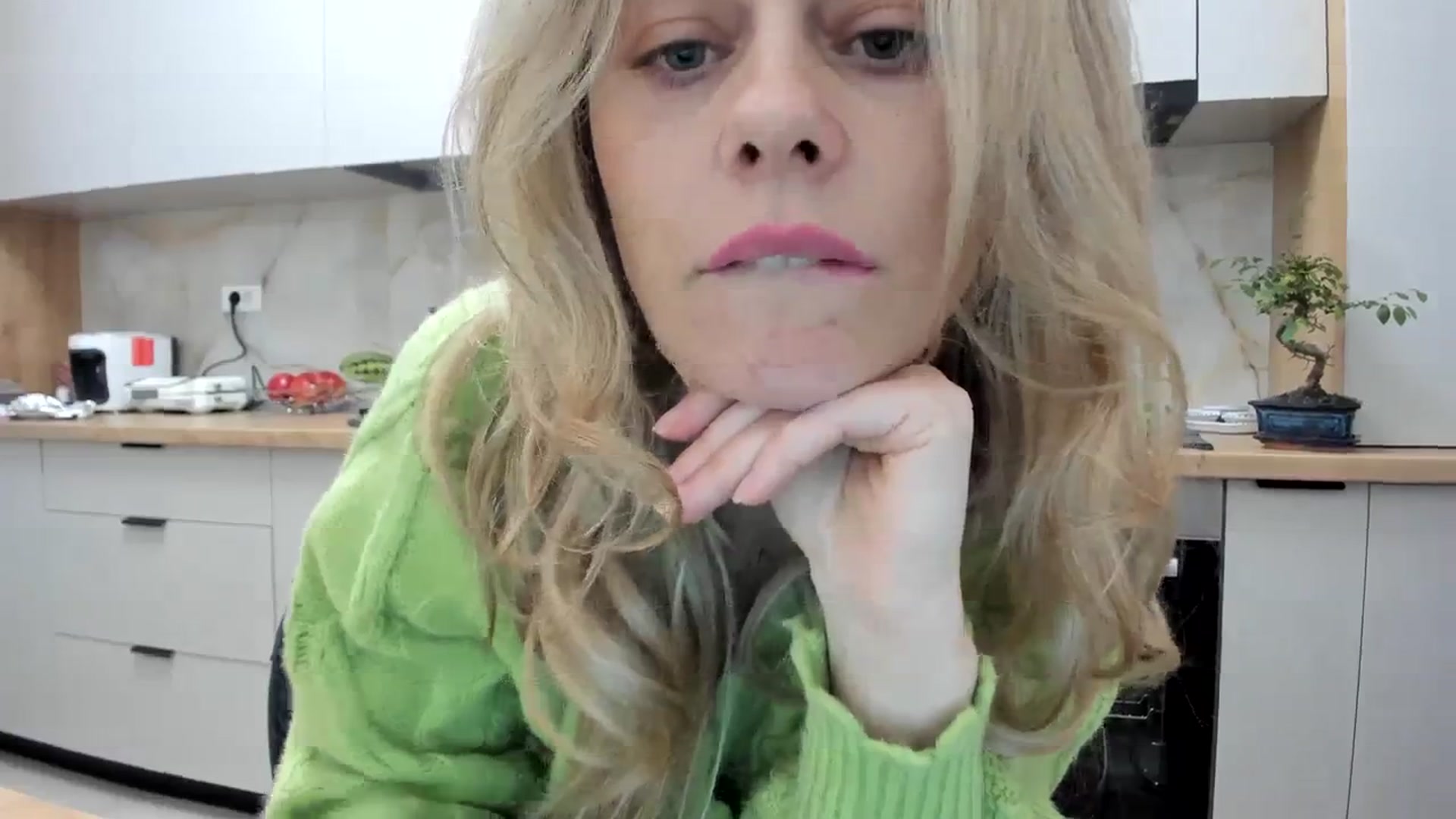 Gallery image thumbnail from DebbyPaige's myfreecams stream on, 03/13/2024, 18:00 image 14 of 20
