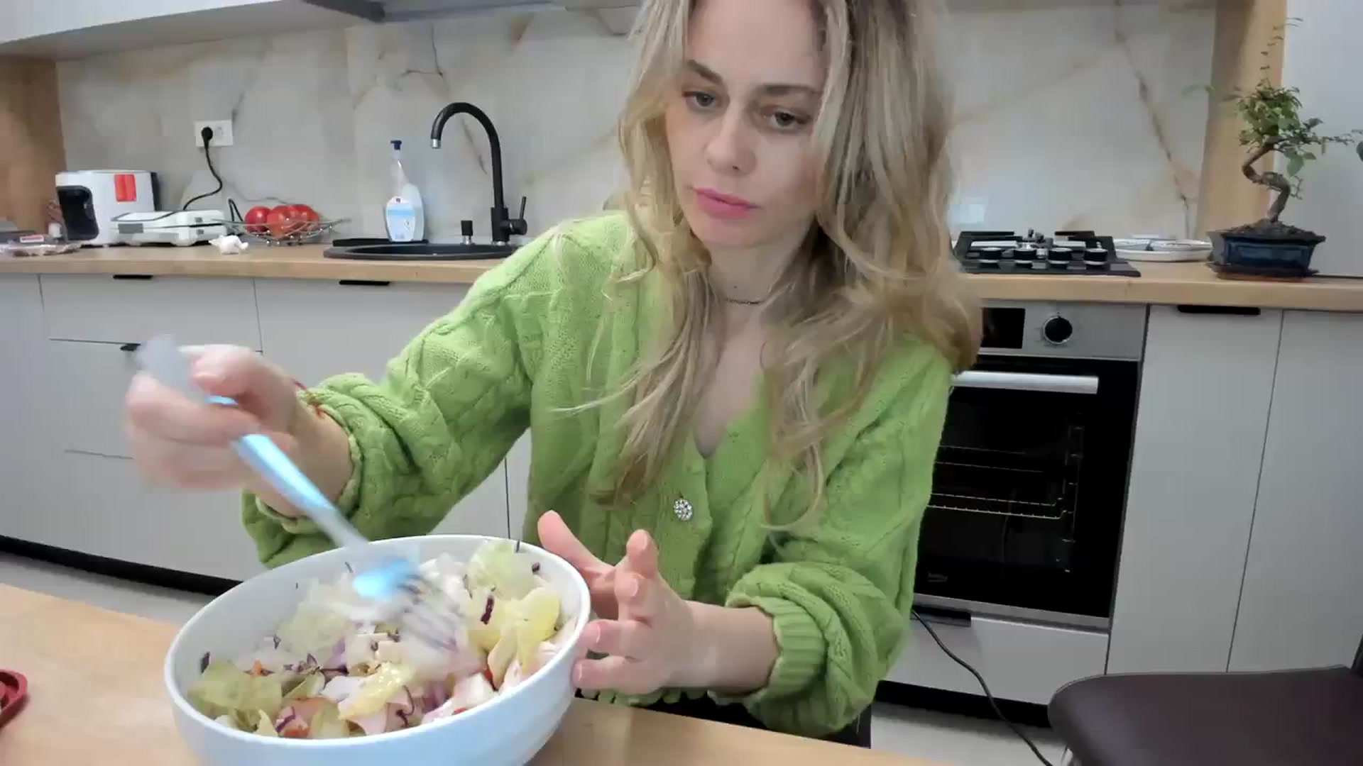 Gallery image thumbnail from DebbyPaige's myfreecams stream on, 03/13/2024, 18:00 image 6 of 20