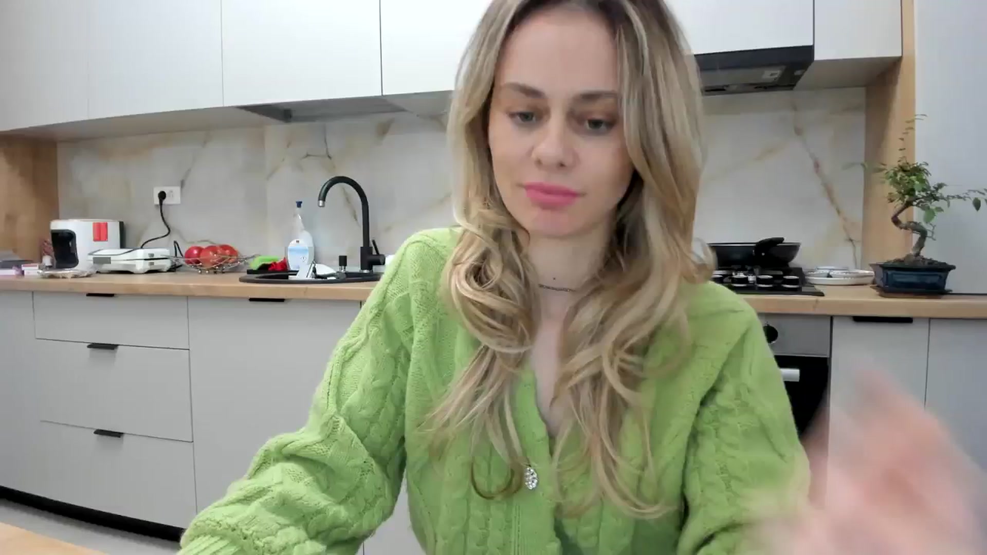 Gallery image thumbnail from DebbyPaige's myfreecams stream on, 03/13/2024, 18:00 image 3 of 20
