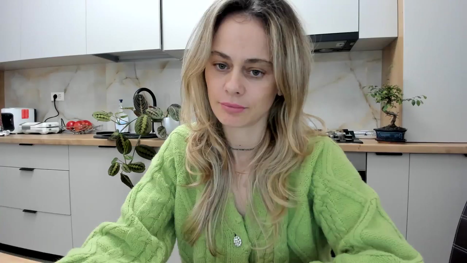 Gallery image thumbnail from DebbyPaige's myfreecams stream on, 03/13/2024, 18:00 image 17 of 20