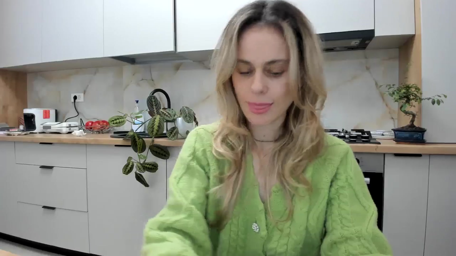 Gallery image thumbnail from DebbyPaige's myfreecams stream on, 03/13/2024, 18:00 image 11 of 20