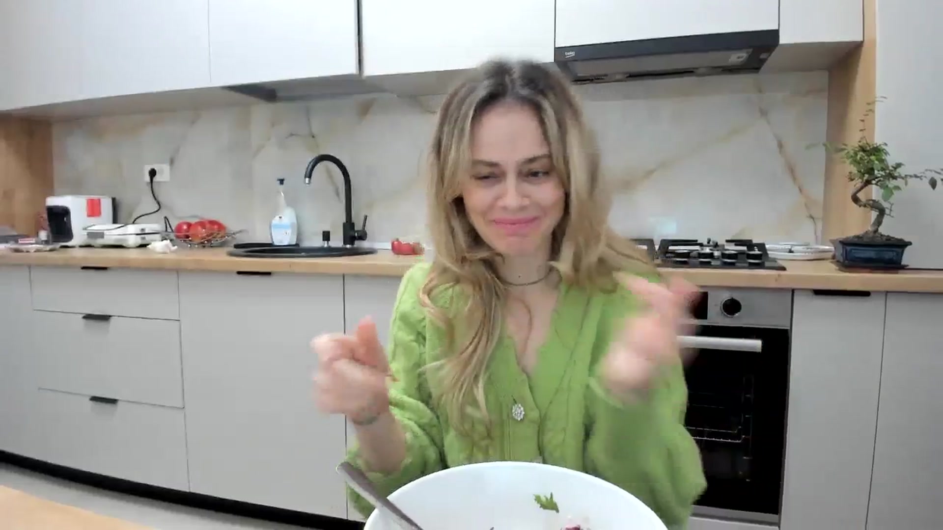 Gallery image thumbnail from DebbyPaige's myfreecams stream on, 03/13/2024, 18:00 image 8 of 20