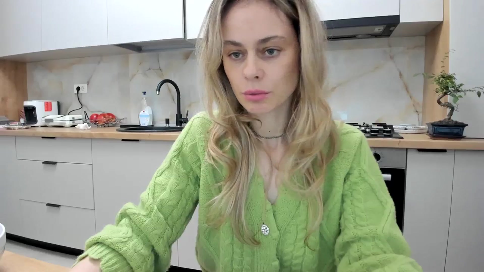 Gallery image thumbnail from DebbyPaige's myfreecams stream on, 03/13/2024, 18:00 image 9 of 20