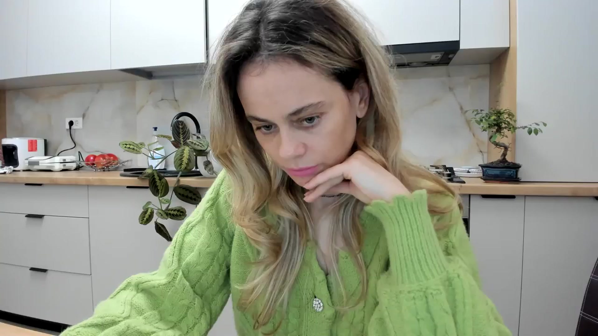 Gallery image thumbnail from DebbyPaige's myfreecams stream on, 03/13/2024, 18:00 image 19 of 20