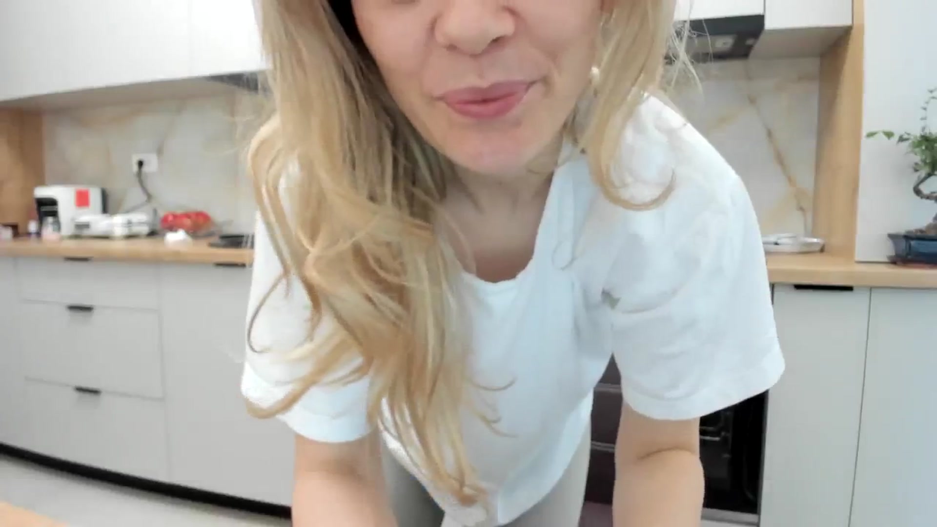 Gallery image thumbnail from DebbyPaige's myfreecams stream on, 03/14/2024, 14:41 image 10 of 20