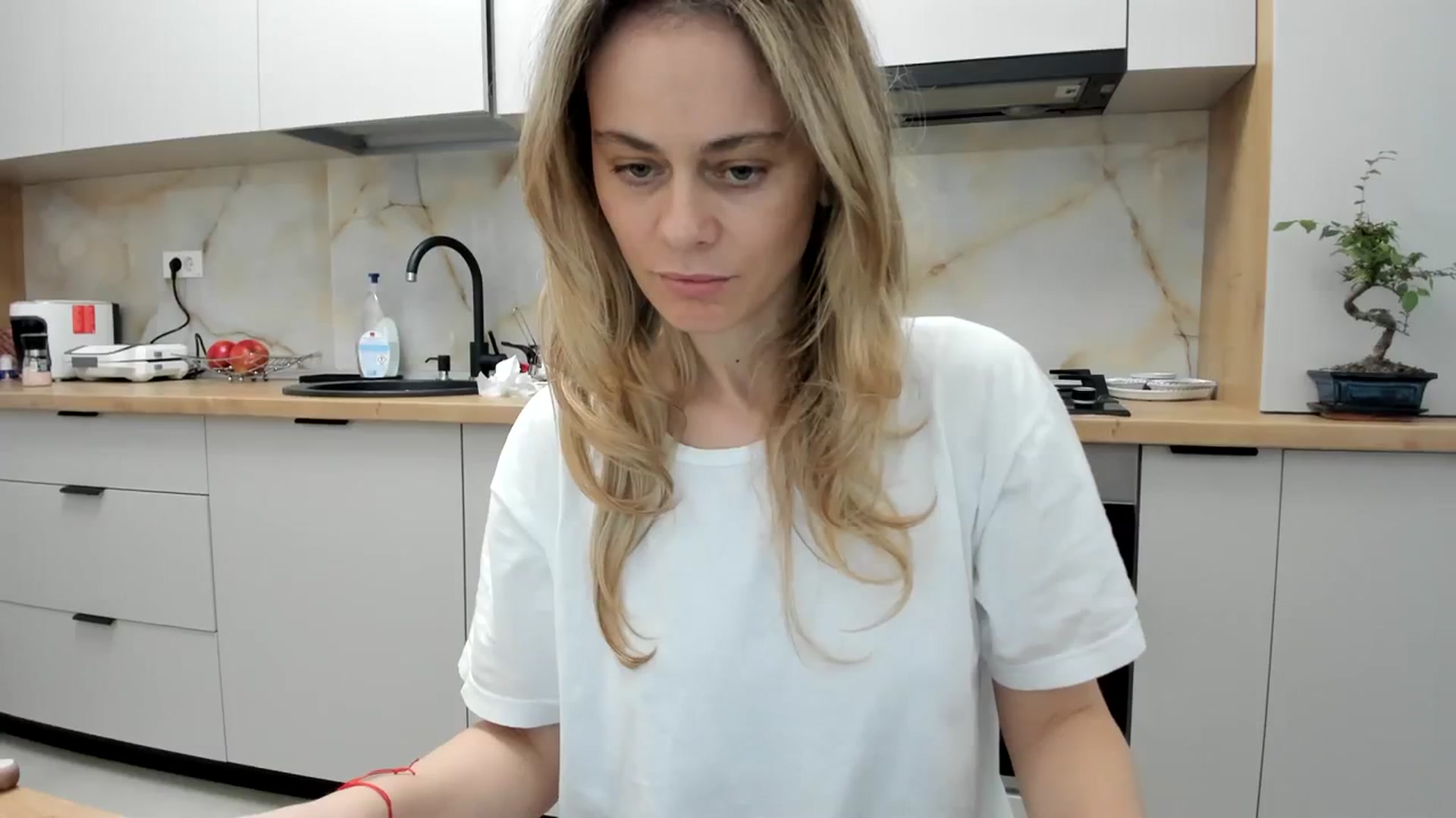 Gallery image thumbnail from DebbyPaige's myfreecams stream on, 03/14/2024, 15:35 image 7 of 20