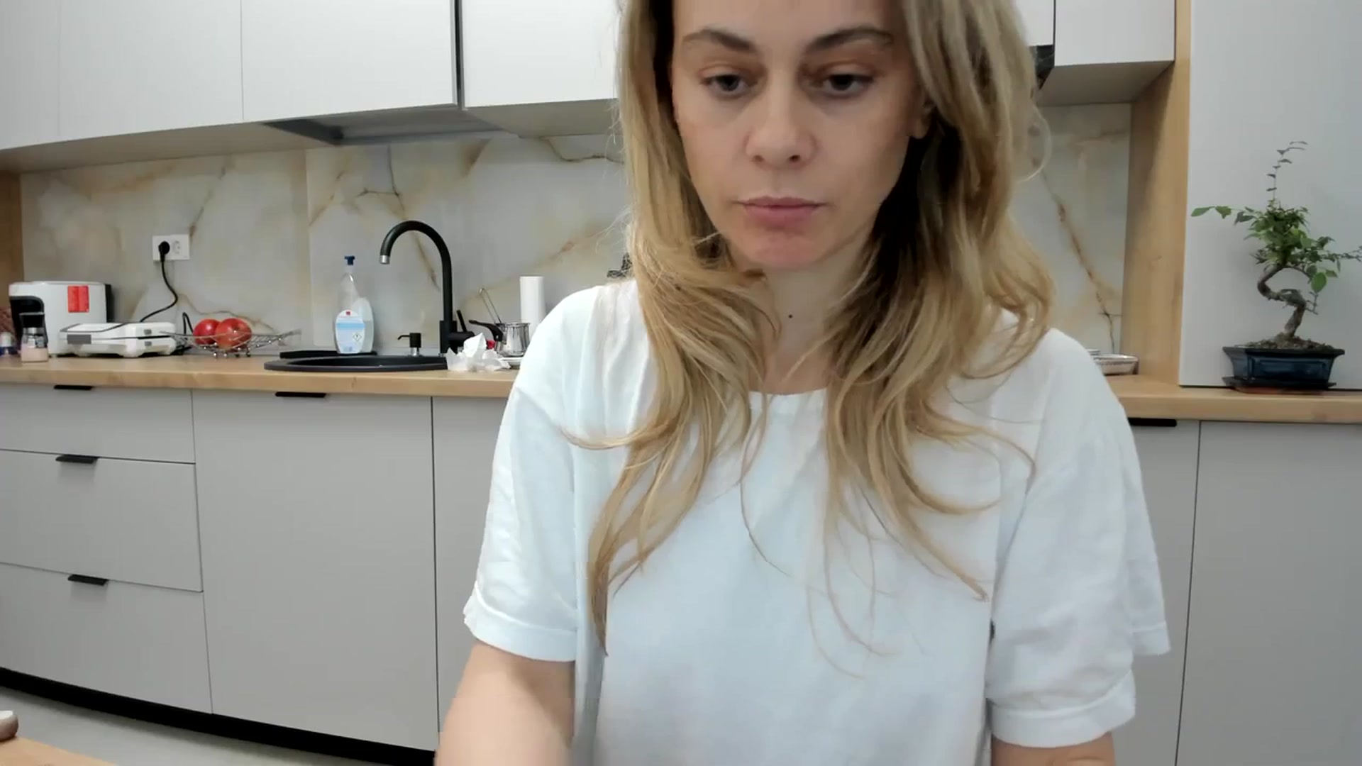 Gallery image thumbnail from DebbyPaige's myfreecams stream on, 03/14/2024, 15:35 image 10 of 20