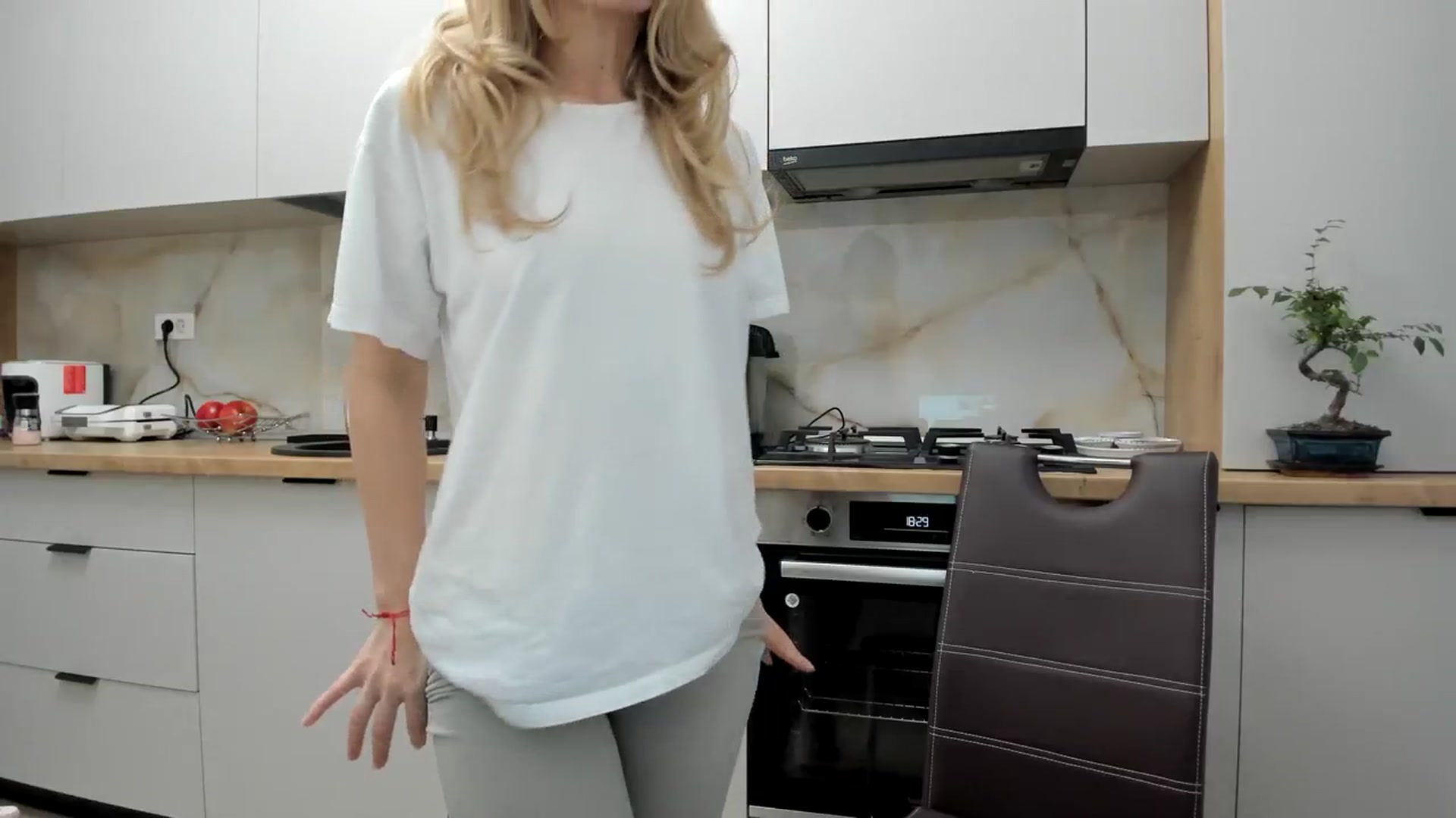 Gallery image thumbnail from DebbyPaige's myfreecams stream on, 03/14/2024, 15:35 image 19 of 20
